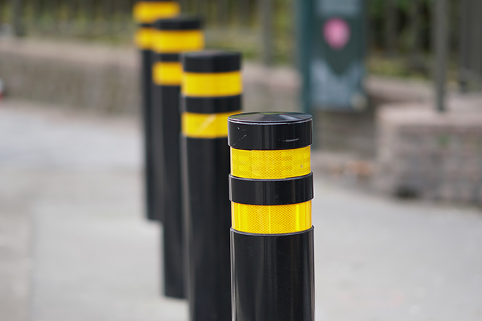 commercial-bollards.jpg (54 KB)